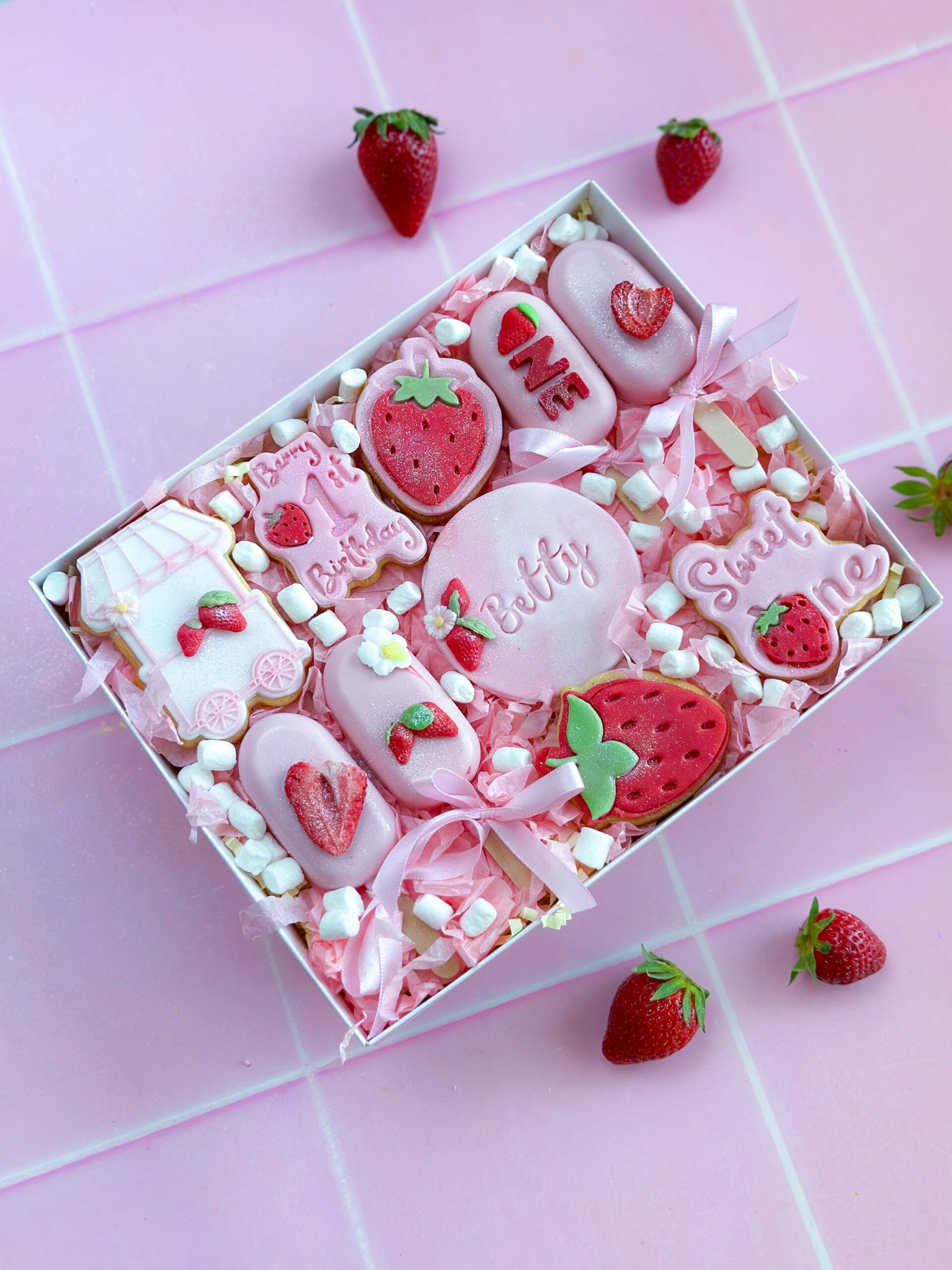 Кутия с тортички и бисквитки sweet one